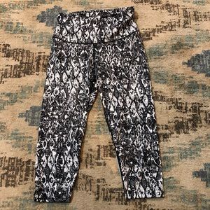Printed Cropped Yoga Pants